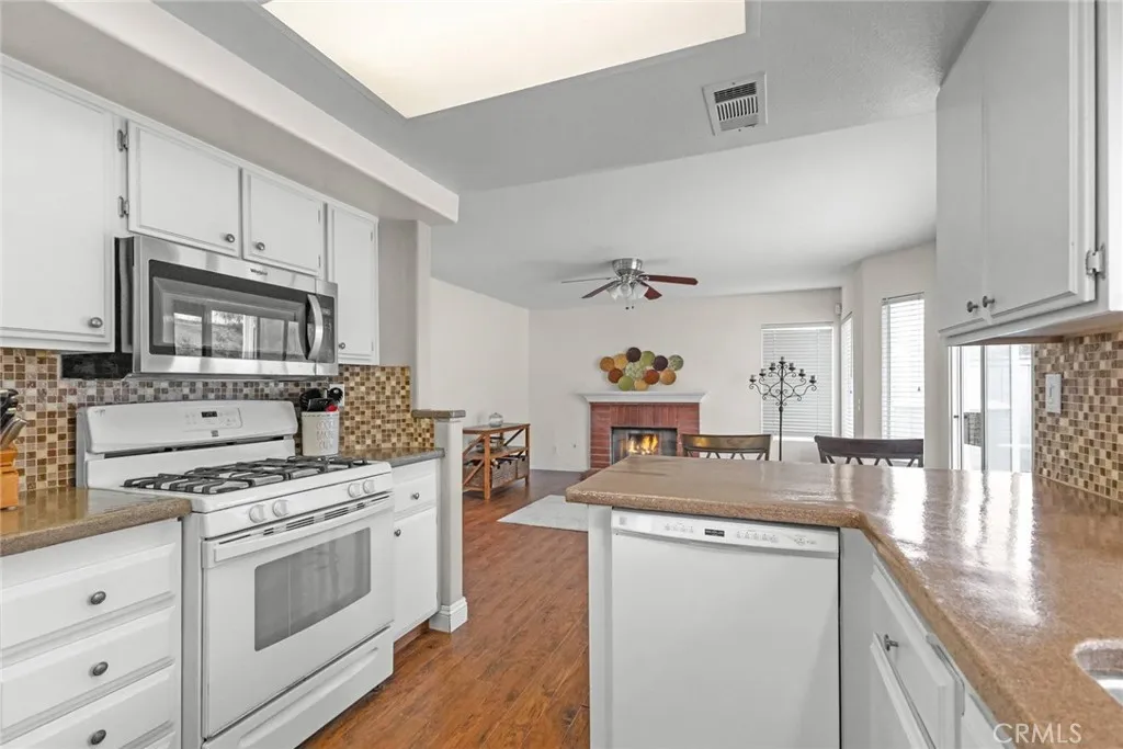 13021 Broken Bit Circle, Corona, California 92883 home-pic-4