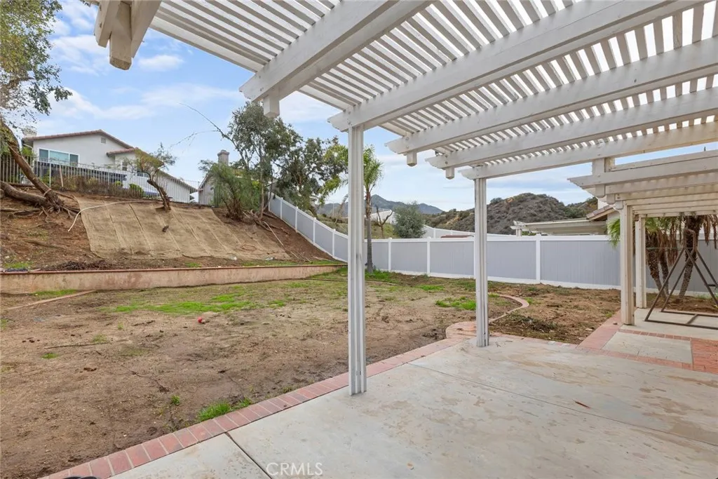 13021 Broken Bit Circle, Corona, California 92883 home-pic-17