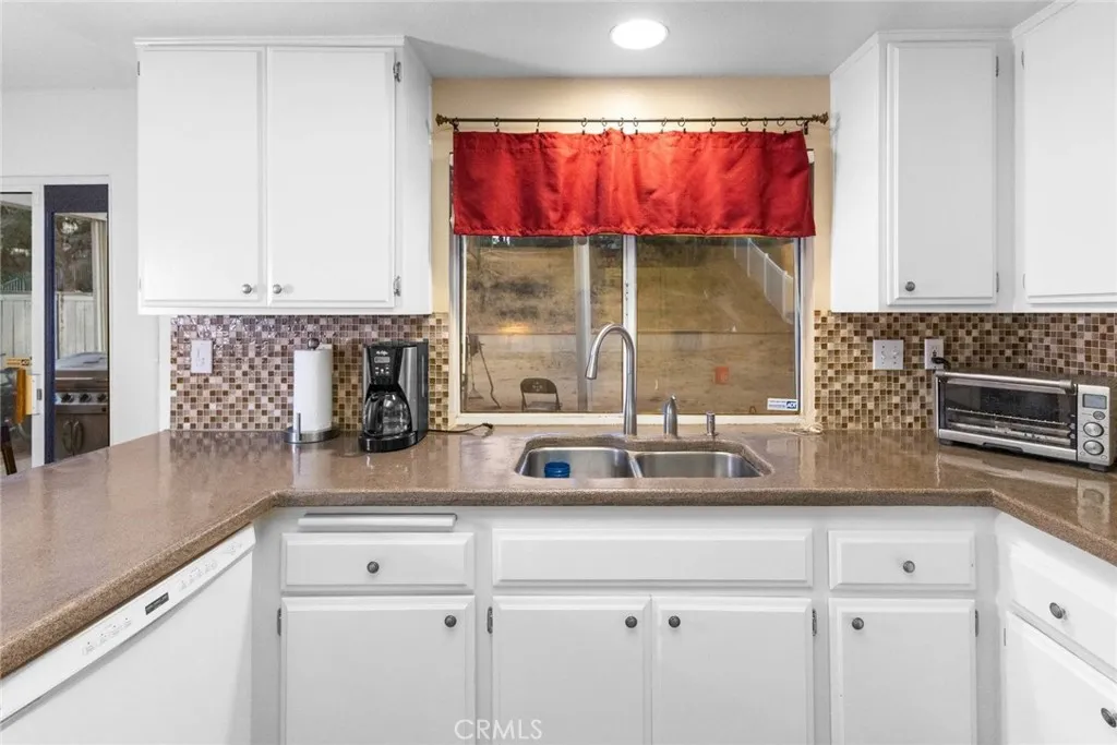 13021 Broken Bit Circle, Corona, California 92883 home-pic-5