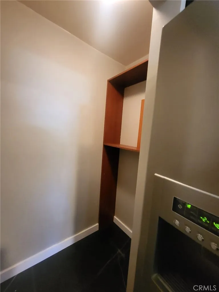 1154 S Barrington Avenue 103, Los Angeles, California 90049 home-pic-4