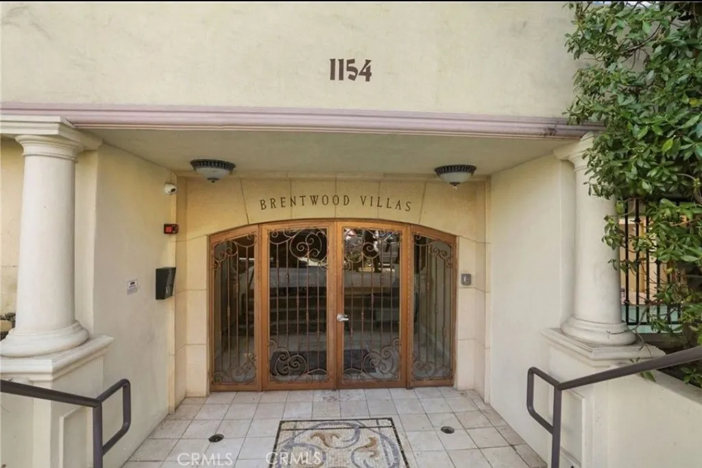 1154 S Barrington Avenue 103, Los Angeles, California 90049 home-pic-22