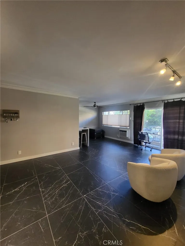 1154 S Barrington Avenue 103, Los Angeles, California 90049 home-pic-15