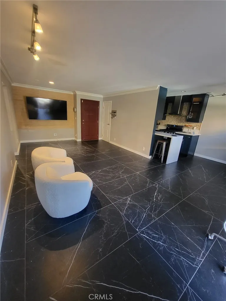 1154 S Barrington Avenue 103, Los Angeles, California 90049 home-pic-10