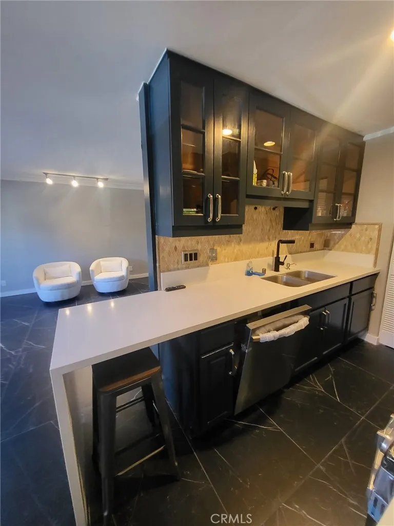 1154 S Barrington Avenue 103, Los Angeles, California 90049 home-pic-7