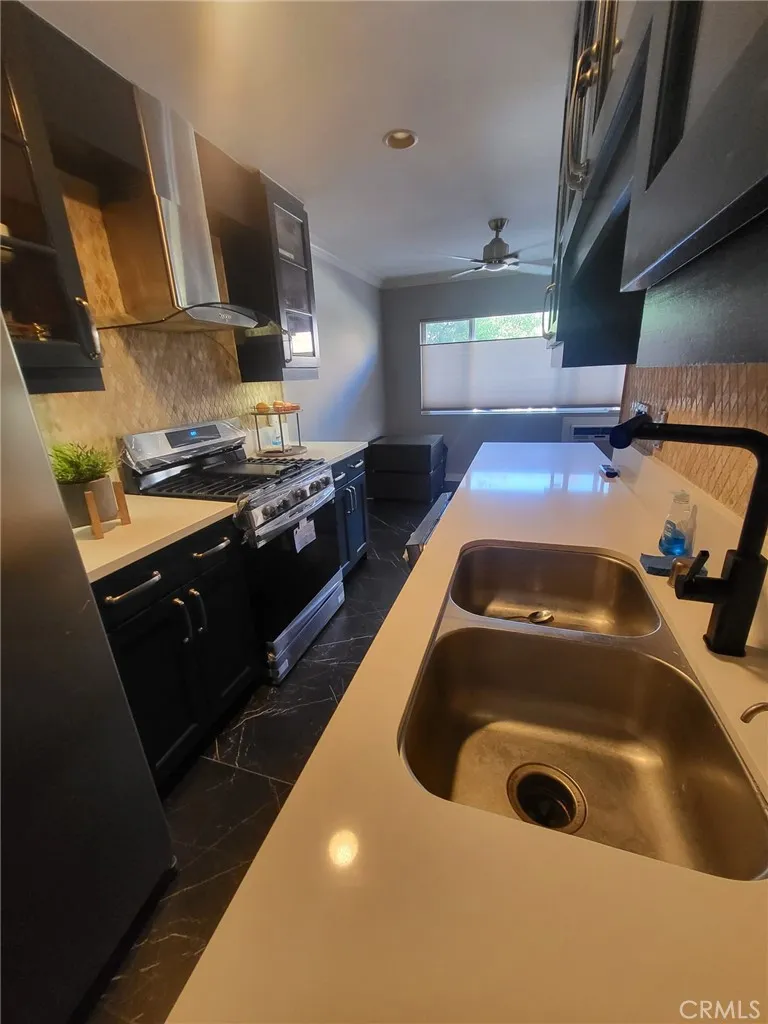 1154 S Barrington Avenue 103, Los Angeles, California 90049 home-pic-6