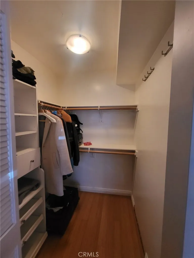 1154 S Barrington Avenue 103, Los Angeles, California 90049 home-pic-16