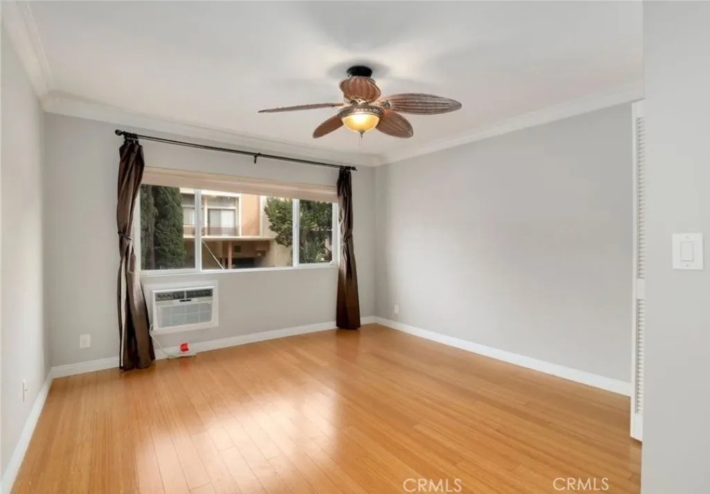 1154 S Barrington Avenue 103, Los Angeles, California 90049 home-pic-20