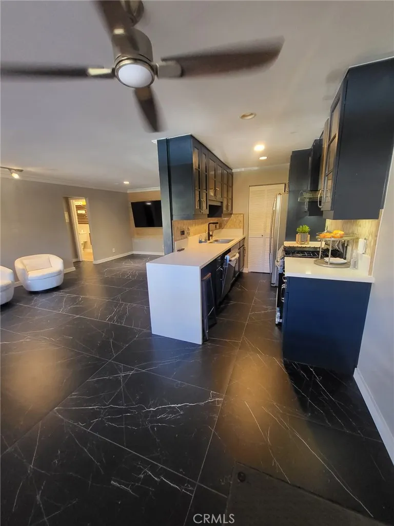 1154 S Barrington Avenue 103, Los Angeles, California 90049 home-pic-13