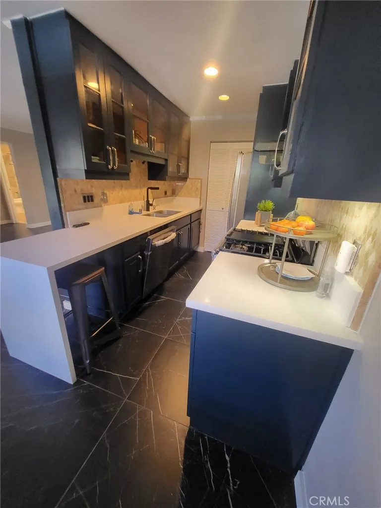 1154 S Barrington Avenue 103, Los Angeles, California 90049 home-pic-8