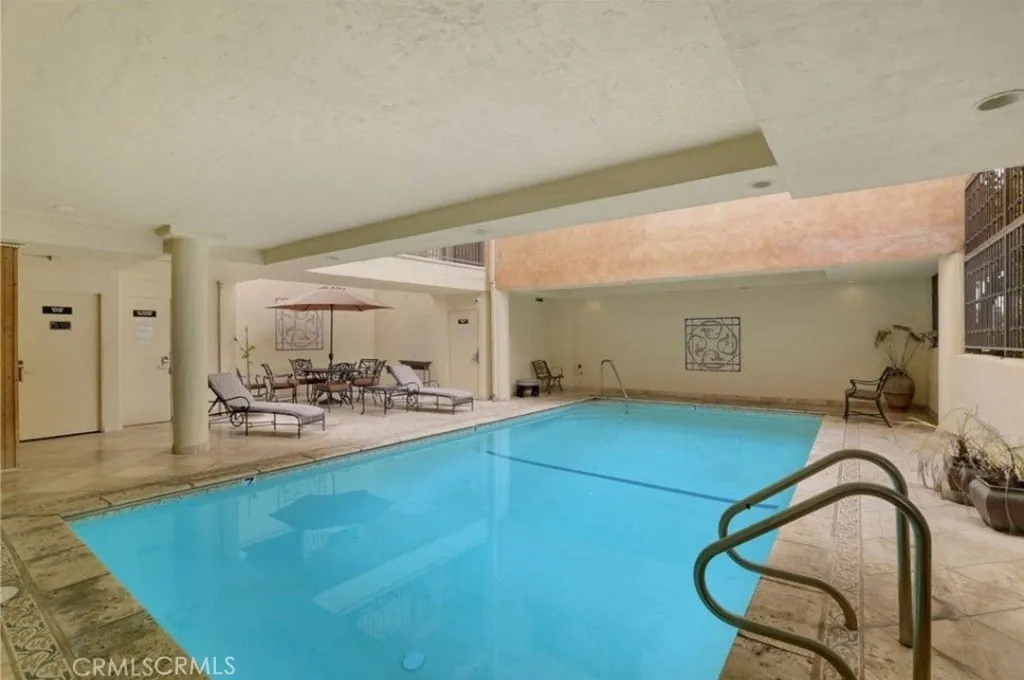 1154 S Barrington Avenue 103, Los Angeles, California 90049 home-pic-26
