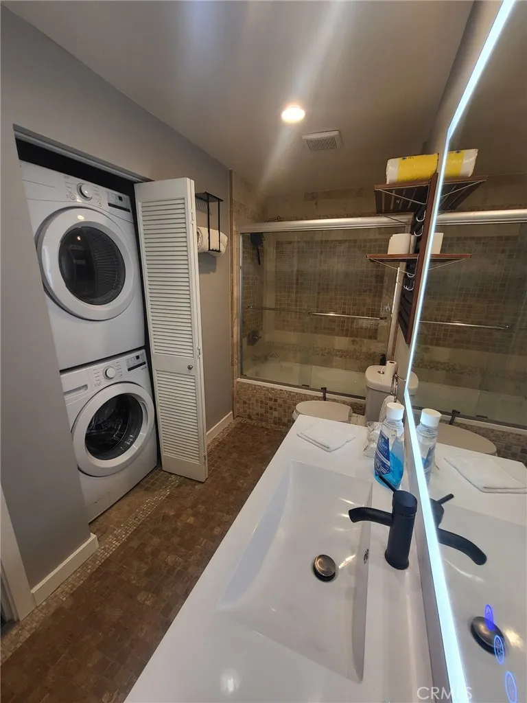 1154 S Barrington Avenue 103, Los Angeles, California 90049 home-pic-19