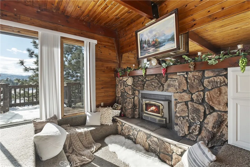 1004 White Mountain Drive, Big Bear City, California 92314 home-pic-5