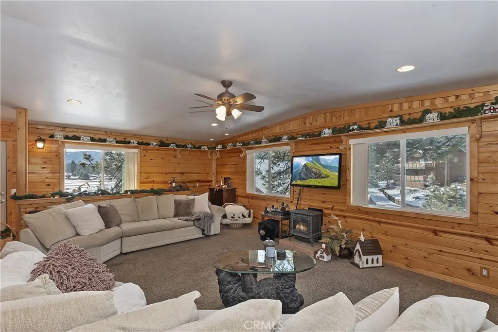 1004 White Mountain Drive, Big Bear City, California 92314 home-pic-4