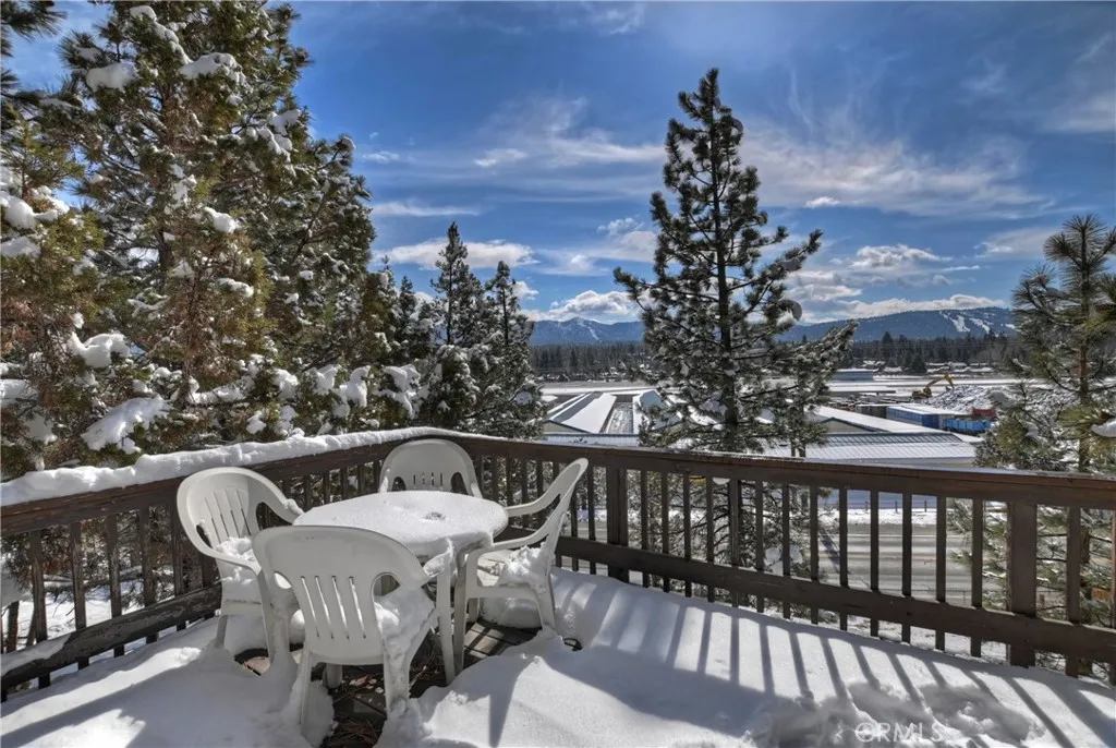 1004 White Mountain Drive, Big Bear City, California 92314 home-pic-28