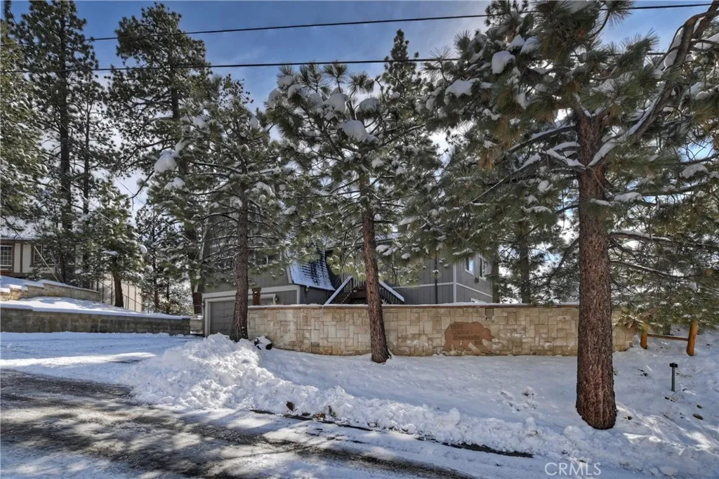 1004 White Mountain Drive, Big Bear City, California 92314 home-pic-18