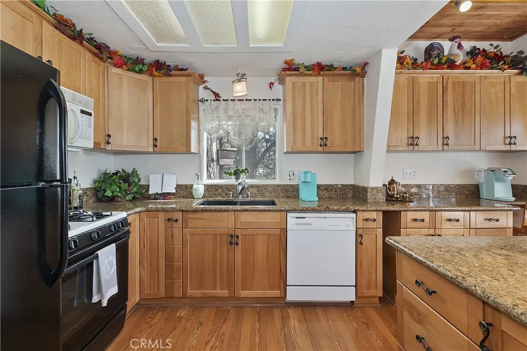 1004 White Mountain Drive, Big Bear City, California 92314 home-pic-7