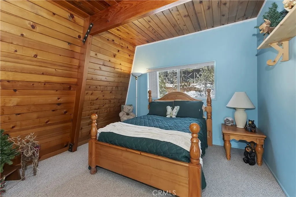 1004 White Mountain Drive, Big Bear City, California 92314 home-pic-11