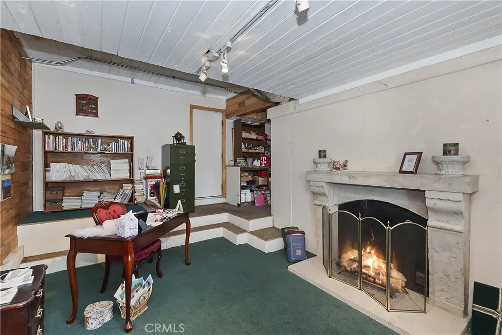 1004 White Mountain Drive, Big Bear City, California 92314 home-pic-16