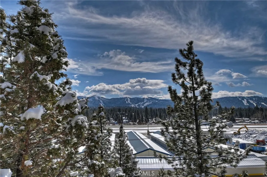 1004 White Mountain Drive, Big Bear City, California 92314 home-pic-27
