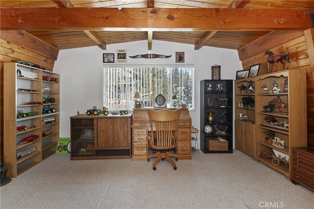 1004 White Mountain Drive, Big Bear City, California 92314 home-pic-14
