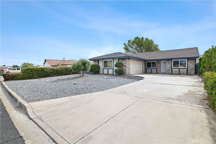 12935 Briarcliff Drive, Victorville, California 92395