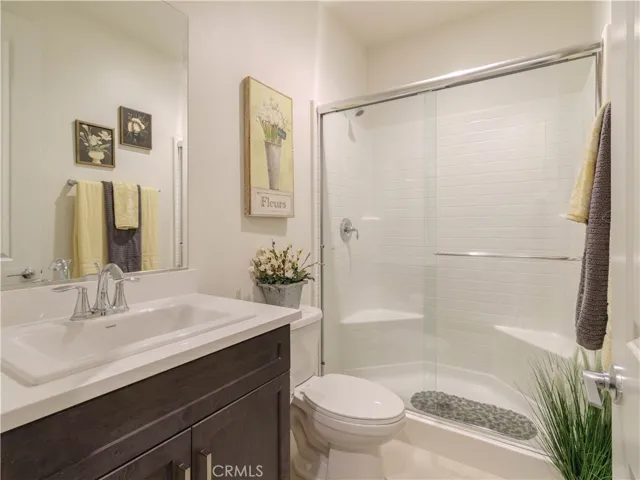 Bathroom by the third bedroom.