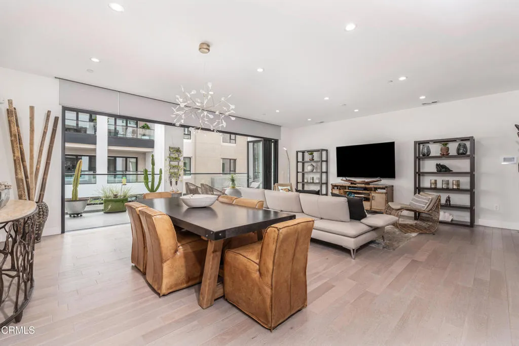 330 W Green Street 306, Pasadena, California 91105 home-pic-0