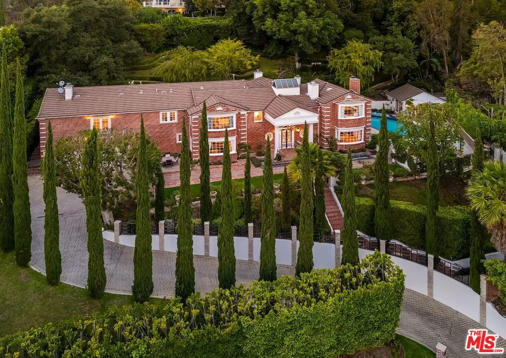 725 N Faring Road, Los Angeles, California 90077 home-pic-1