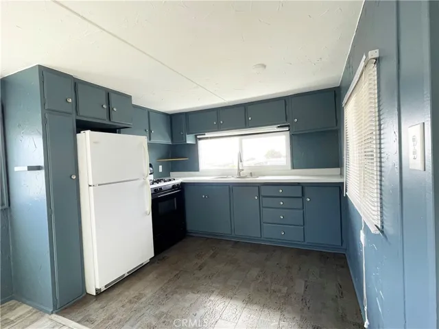 Looking into kitchen
