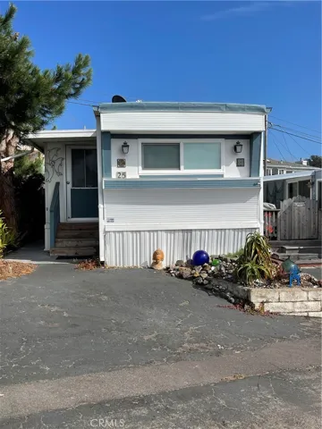 Front view of vintage '58 mobile home