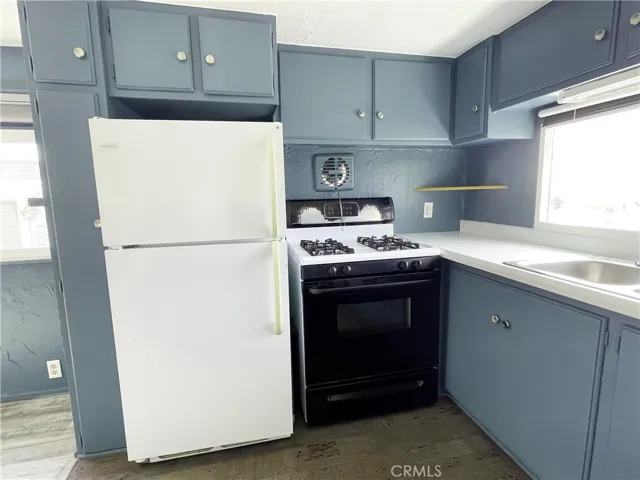 Refrigerator & stove
