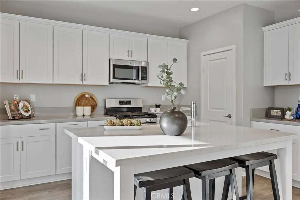 18160 Meridian Lane, Saugus, California 91350 home-pic-11