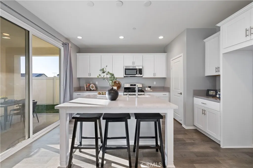 18160 Meridian Lane, Saugus, California 91350 home-pic-8