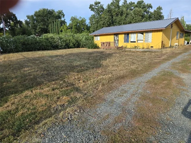 Nearly 1300 sf home, 2 BD+ Bonus Room on 26K sf +/- nearly level, mostly-fenced  lot