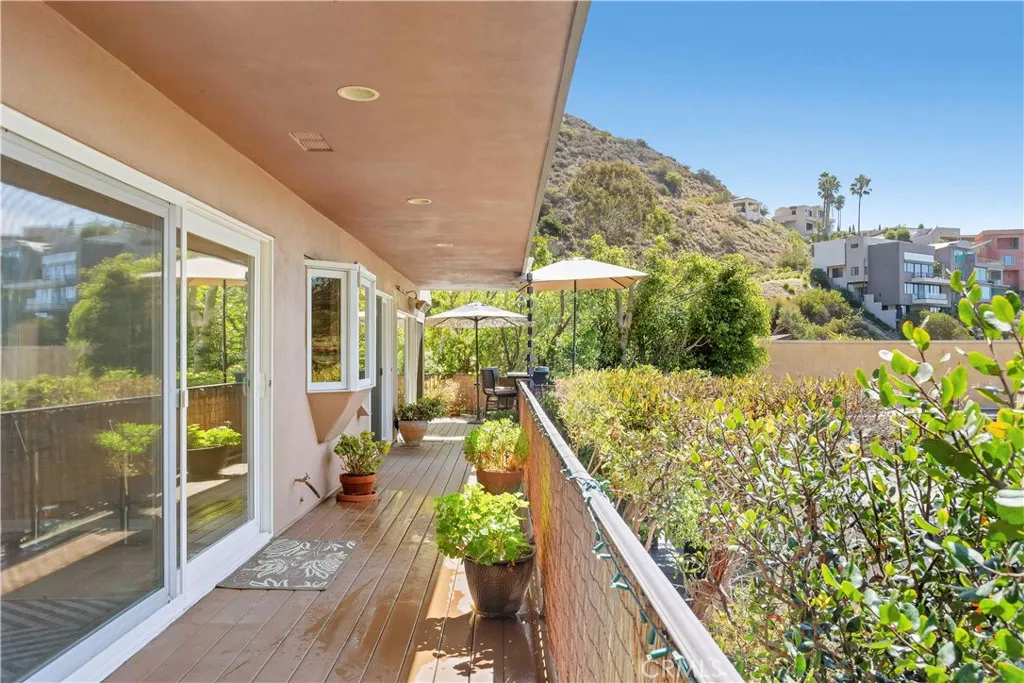 480 Nyes Place, Laguna Beach, California 92651 home-pic-39