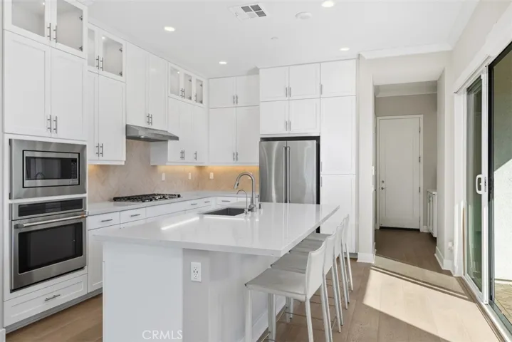 157 Novel, Irvine, California 92618