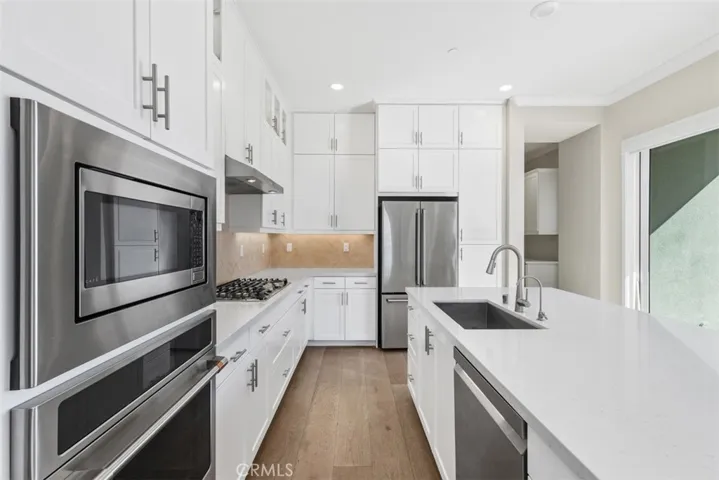 157 Novel, Irvine, California 92618