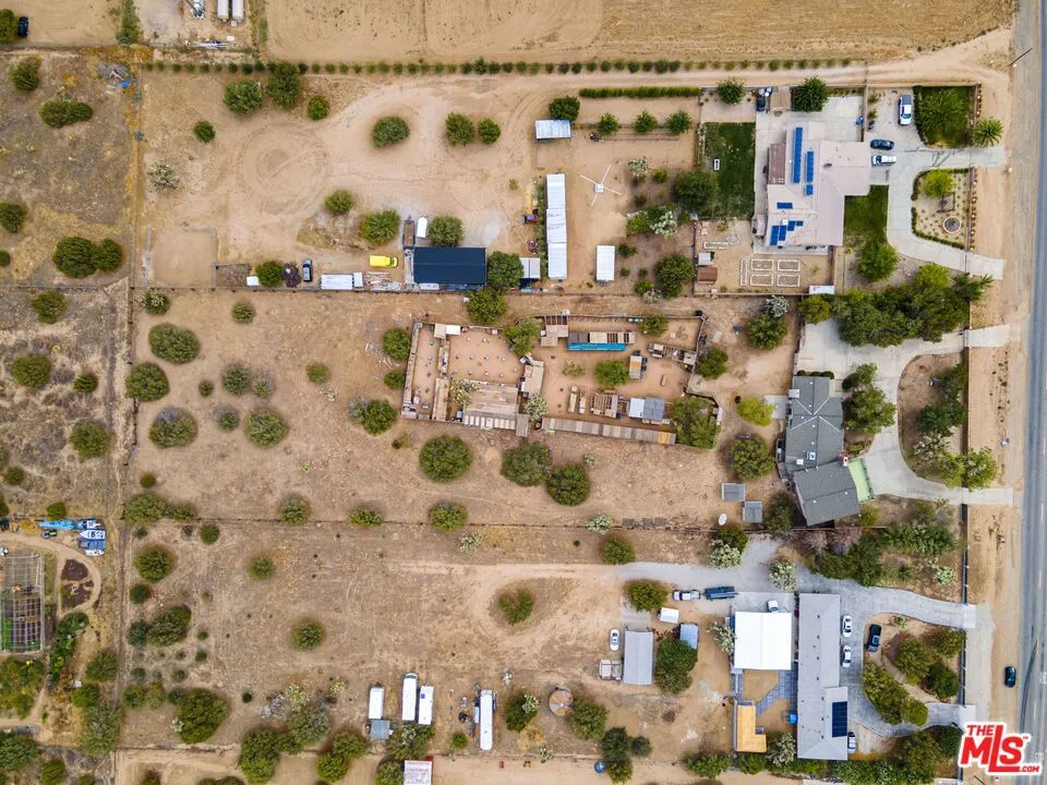 2057 W Avenue O, Palmdale, California 93551 home-pic-6