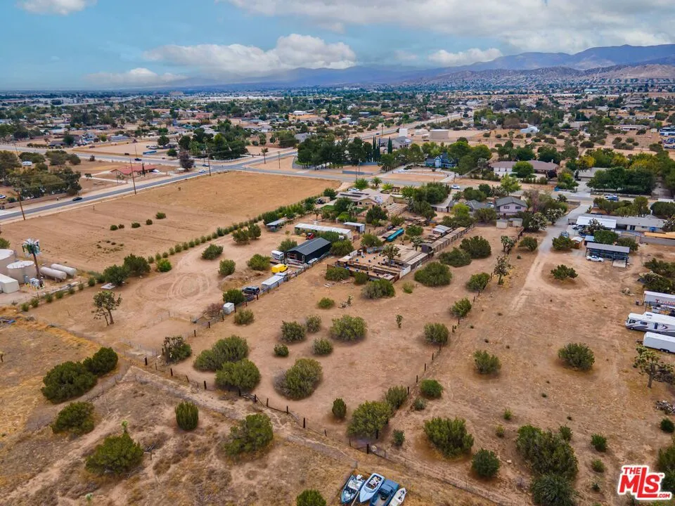 2057 W Avenue O, Palmdale, California 93551 home-pic-4