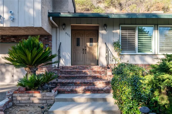 5271 Gould Avenue, La Canada Flintridge, California 91011