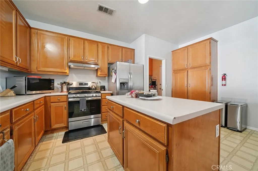 25266 Shady Creek Circle, Menifee, California 92584 home-pic-22