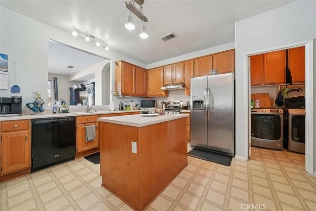 25266 Shady Creek Circle, Menifee, California 92584 home-pic-23