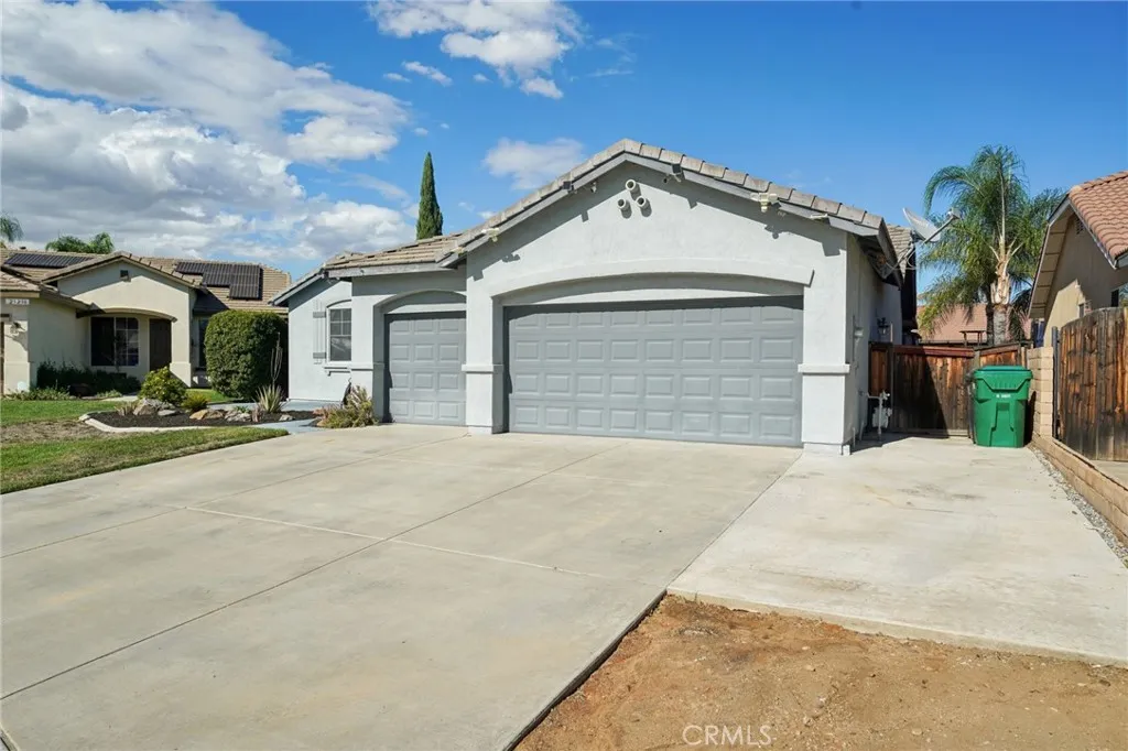 25266 Shady Creek Circle, Menifee, California 92584 home-pic-4