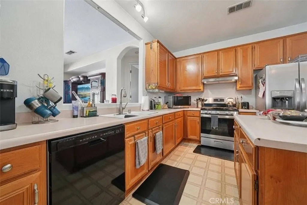 25266 Shady Creek Circle, Menifee, California 92584 home-pic-21