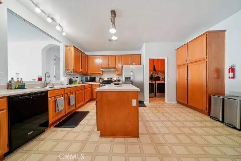 25266 Shady Creek Circle, Menifee, California 92584 home-pic-17