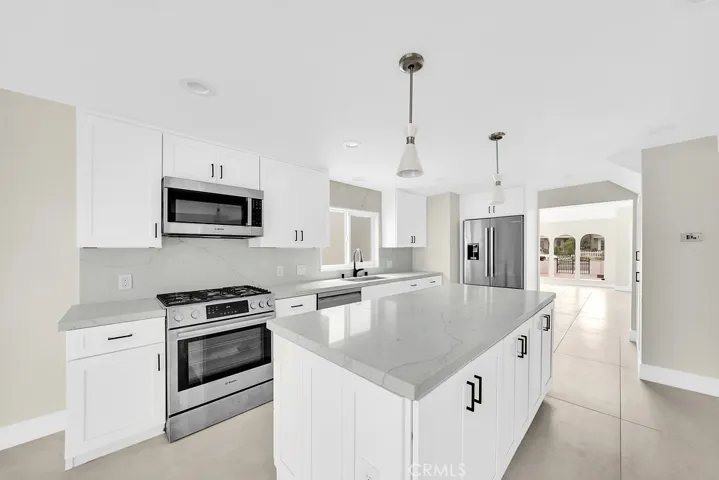 608 Marguerite Avenue, Corona Del Mar, California 92625