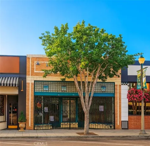 Building Exterior and Adjacent Shops
Façade of 938 E Main Street centered in frame, with neighboring properties shown for context only. These other buildings are not part of the listed property. Located within Santa Paula’s walkable historic business corridor.