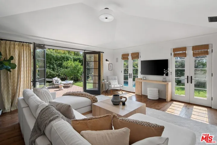 1308 San Vicente Boulevard, Santa Monica, California 90402