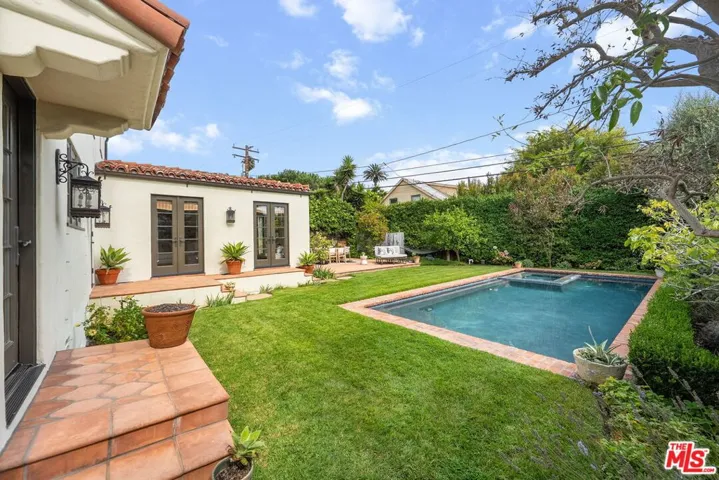 1308 San Vicente Boulevard, Santa Monica, California 90402