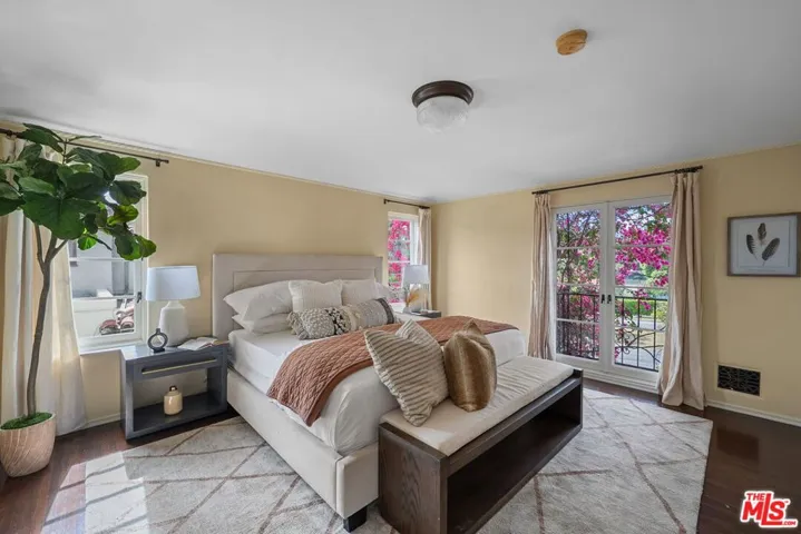 1308 San Vicente Boulevard, Santa Monica, California 90402